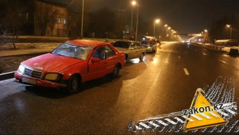 В Алматы произошло ДТП с перевертышем