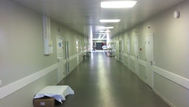 В Актау скончался пострадавший при падении крана