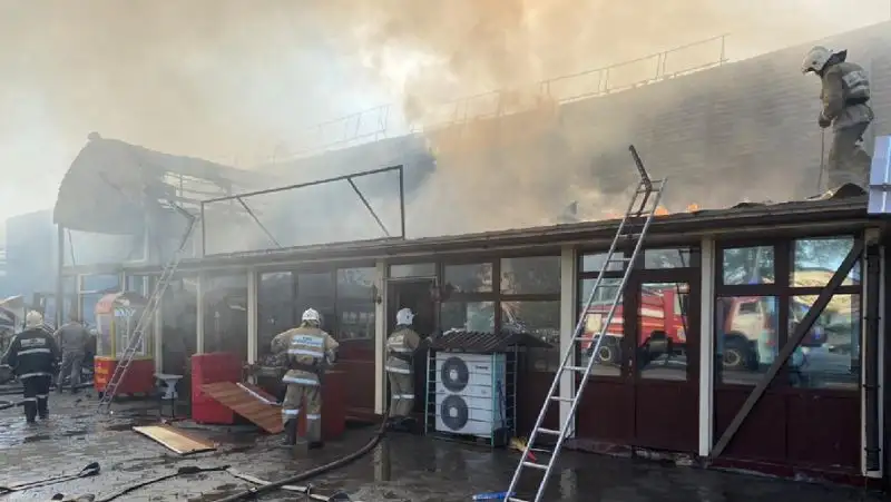 В Алматинской области произошел крупный пожар в минимаркете