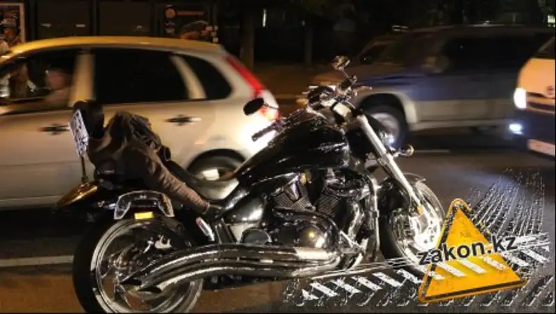 Пассажирка мотоцикла пострадала в ДТП в Алматы