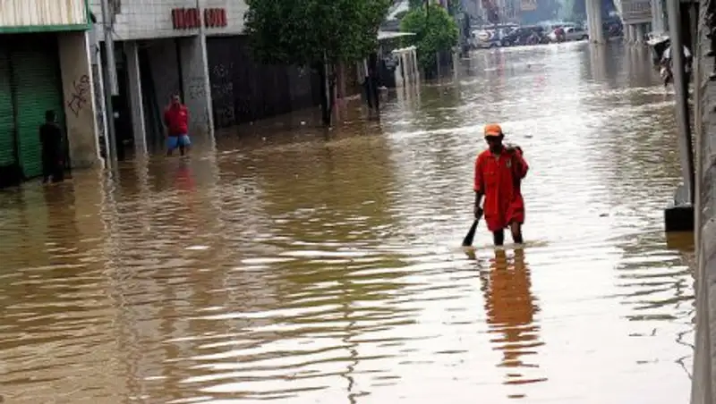 В Индонезии число погибших из-за наводнений и оползней превысило 30 человек