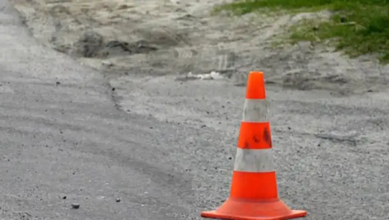 Должностные лица наказаны за ненадлежащие дороги и сооружения