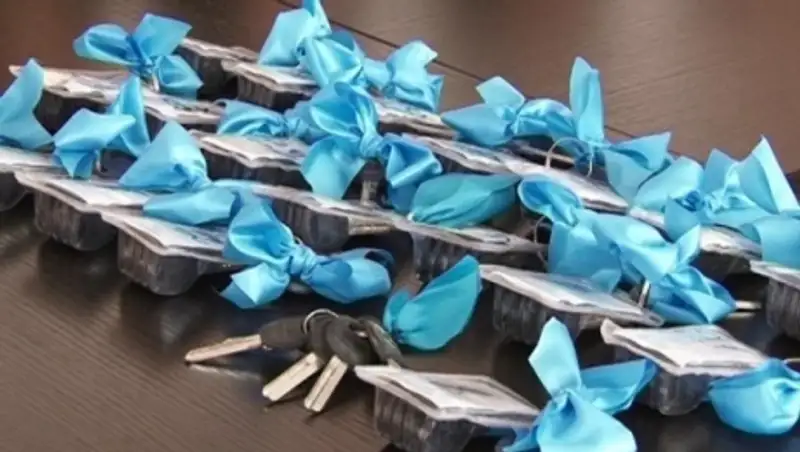 В Темиртау 25 молодых семей получили ключи от новых квартир