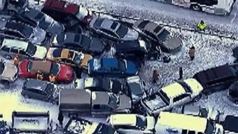 96 машин попали в ДТП под Торонто