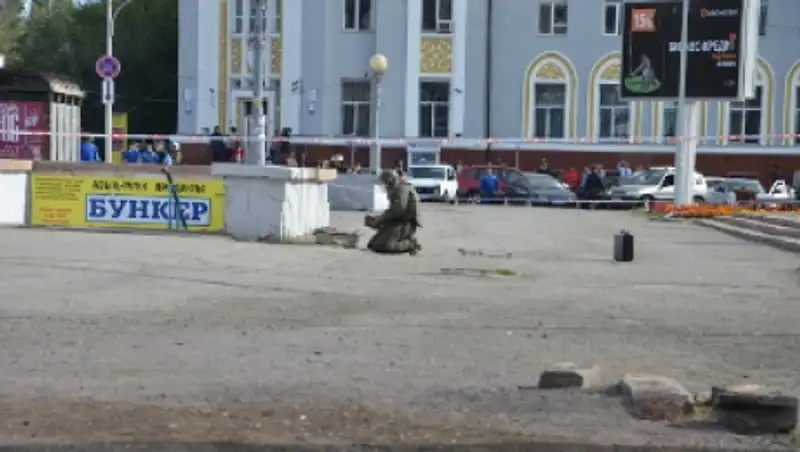 В Караганде из-за подозрительного чемодана перекрывали движение в центре города