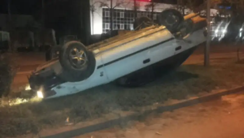 В Алматы водитель Тойоты перевернул машину, уворачиваясь от летевшего на него БМВ