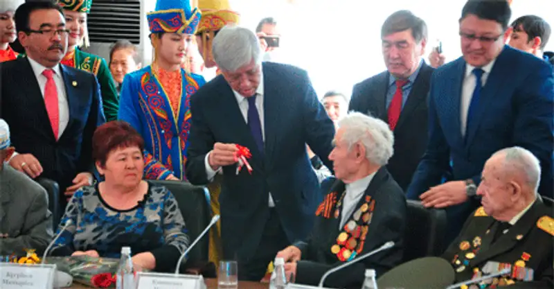 В Алматинской области ветеранам вручили ключи от квартир