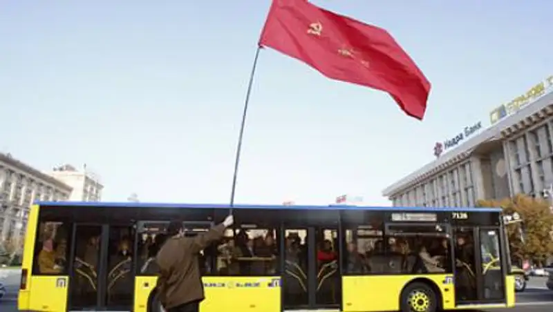 В Украине возбудили три уголовных дела из-за советских флагов