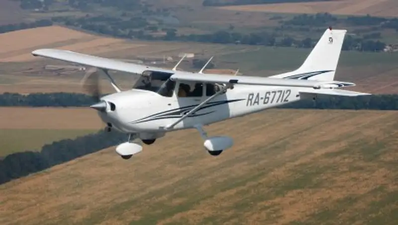 В США легкомоторный самолет рухнул на жилой дом