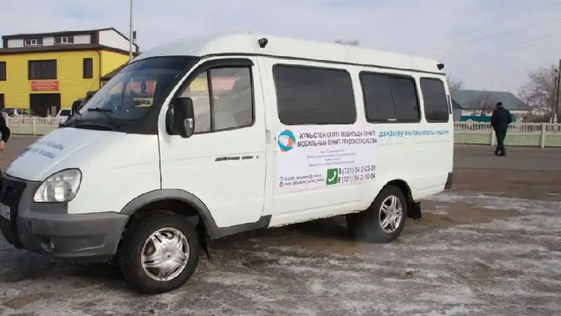 «Работа на колесах»: мобильный пункт занятости трудоустраивает жителей Карагандинской области