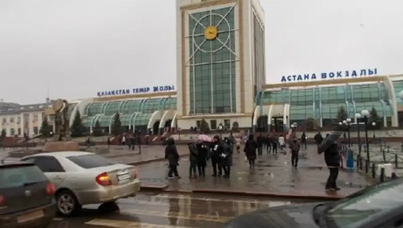 Исекешев поручил разобраться с таксистами-нелегалами на жд вокзале