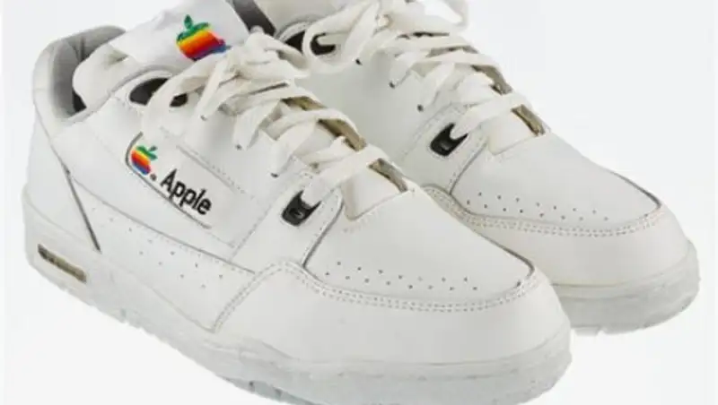 Кроссовки от Apple оценили в 15 тысяч долларов