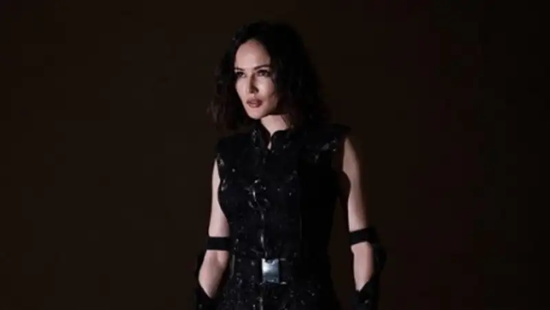 Экс-солистка КешYOU показала свой роковой образ