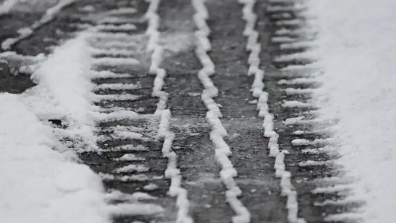 Гололед образовался на трассах Алматинской области