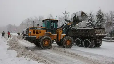 уборка снега, фото - Новости Zakon.kz от 15.01.2022 10:12