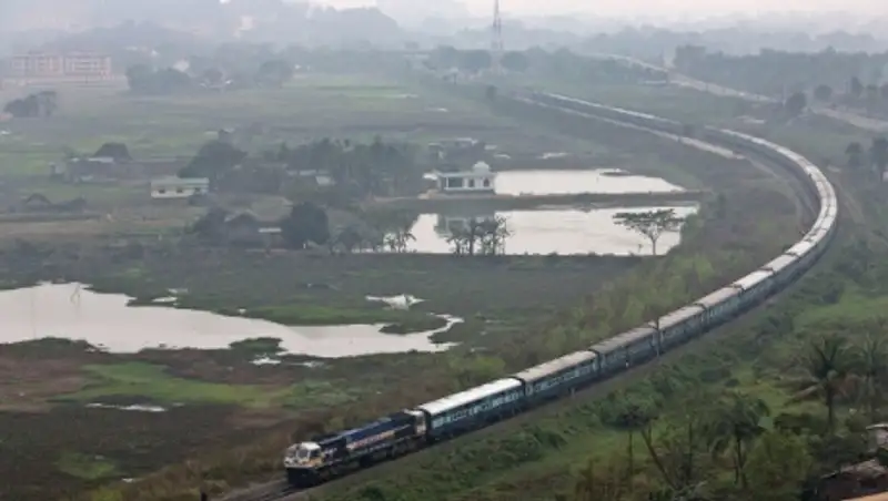 В Индии подросток погиб под поездом, пытаясь сделать селфи
