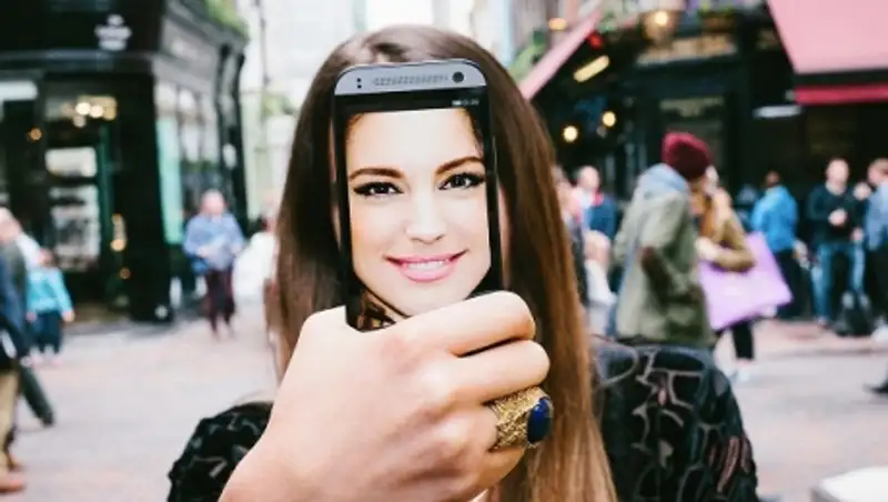 За российских селфи-маньяков берутся наркологи и депутаты