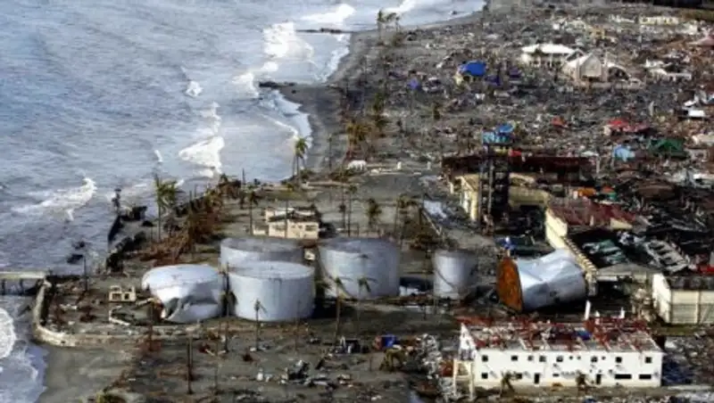 Тайфун «Лан» в Японии: уже погибли пять человек