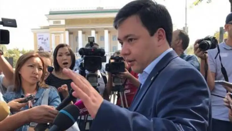 Пресс-секретарь Nur Otan сравнил Ак Жол с карликовой партией