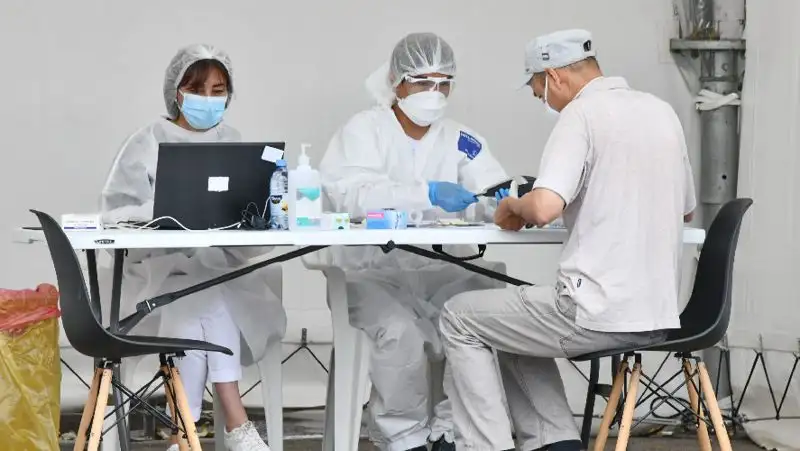 1794 казахстанца продолжают лечиться от КВИ