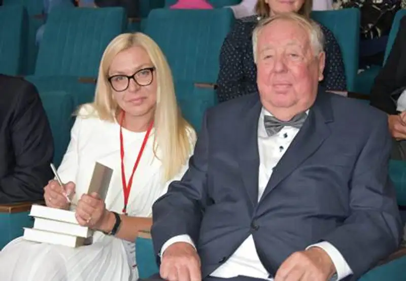 Выступление на юбилейном чествовании 30 сентября 2019 года (Диденко А.Г., доктор юридических наук, профессор) Выступление на юбилейном чествовании 30 сентября 2019 года (Диденко А.Г., доктор юридических наук, профессор), фото - Новости Zakon.kz от 03.10.2019 15:43