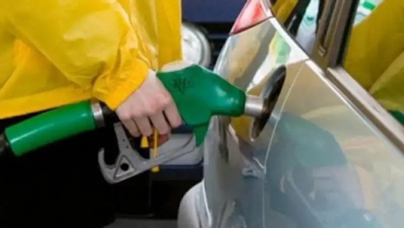 Снижение цены на бензин в России может стабилизировать ситуацию на рынке ГСМ в РК