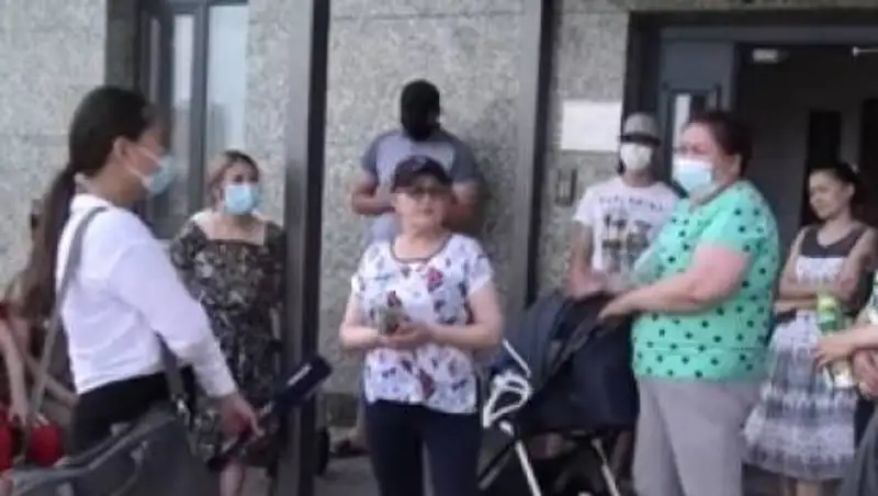 Без электричества, отопления и горячей воды живут сотни жителей многоэтажки в Нур-Султане