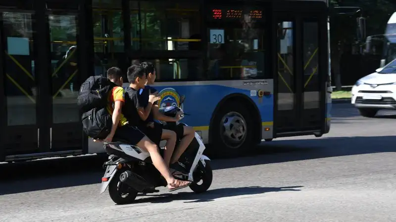 Управу на курьеров-мопедистов нашли в Алматы