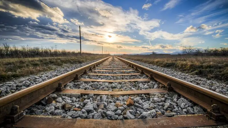 Преступная группа из сотрудников КТЖ под покровительством полицейского похитила свыше 127 млн тенге