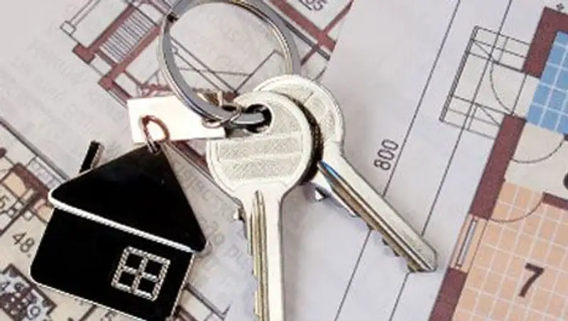 В честь праздника 100-летняя жительница Атырау получила ключи от квартиры