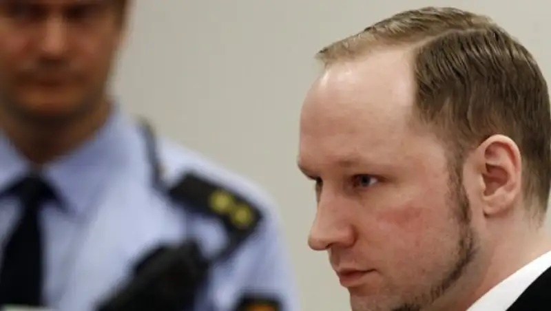 Выжившие жертвы Брейвика назвали абсурдным его иск о тюремных условиях