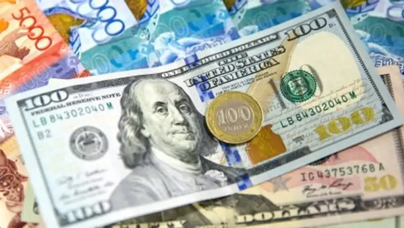 Доллар уже продают дороже 336 тенге