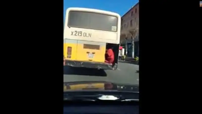 В Шымкенте молодой человек предпочел ехать в двигательном отсеке пассажирского автобуса