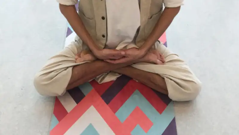 В Китае выросли продажи презервативов и ковриков для йоги