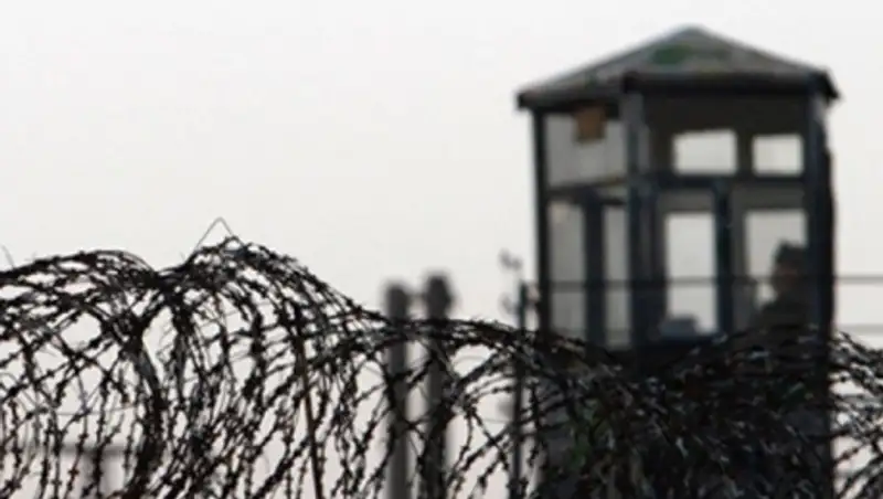 В Алматинской области мужчина пытался перебросить в колонию запрещенные предметы