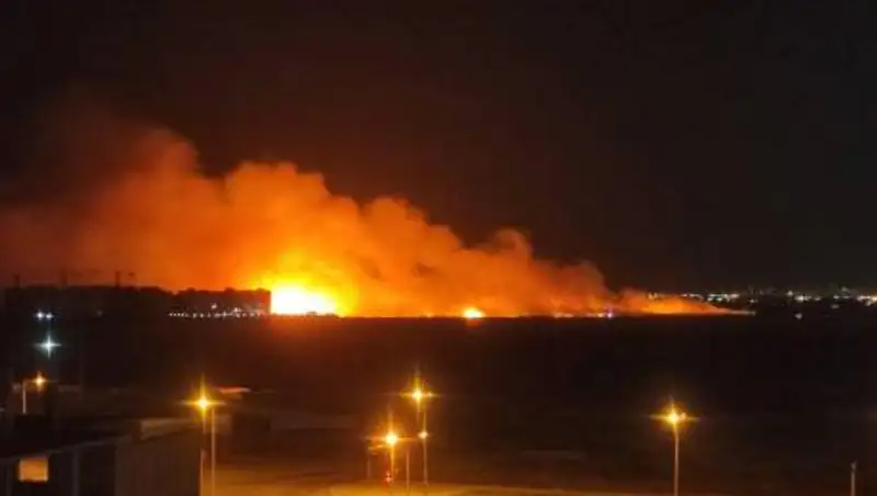 Крупный пожар произошел на левом берегу в Нур-Султане