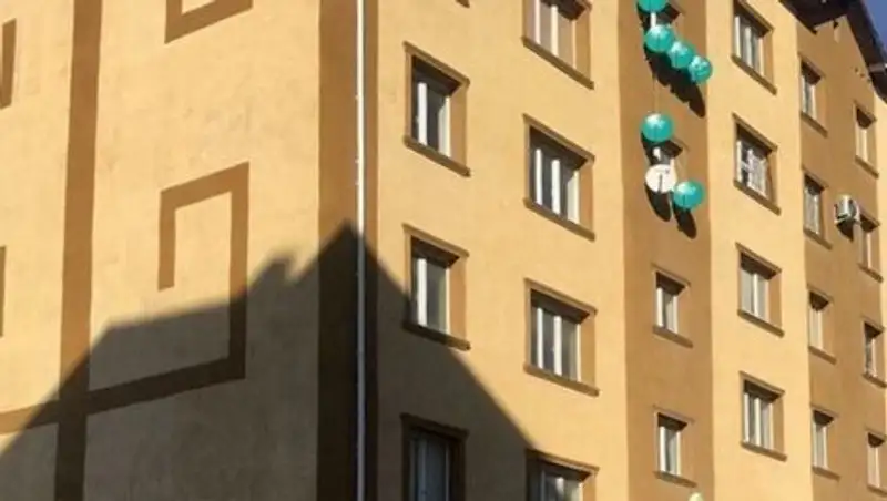 В Актау четырехлетний ребенок упал с пятого этажа