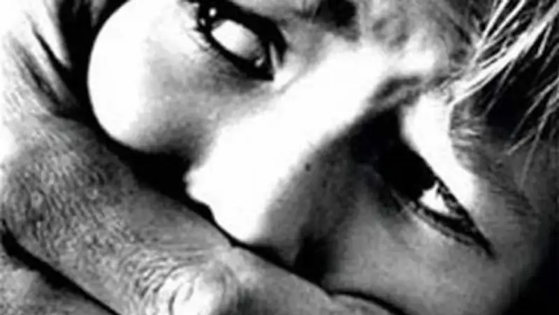 Учитель перерезал себе горло после того, как его признали педофилом-насильником