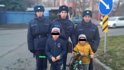 В Алматы гвардейцы нашли потерявшихся детей, фото - Новости Zakon.kz от 12.11.2022 14:02