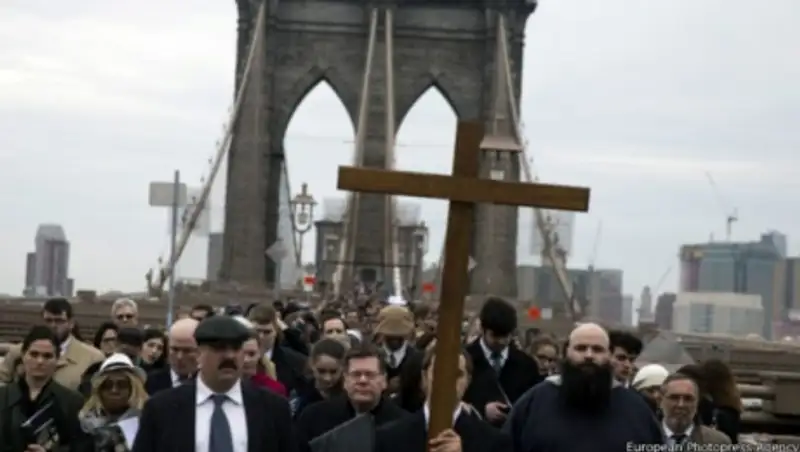 Опрос: в США ощутимо сокращается число христиан