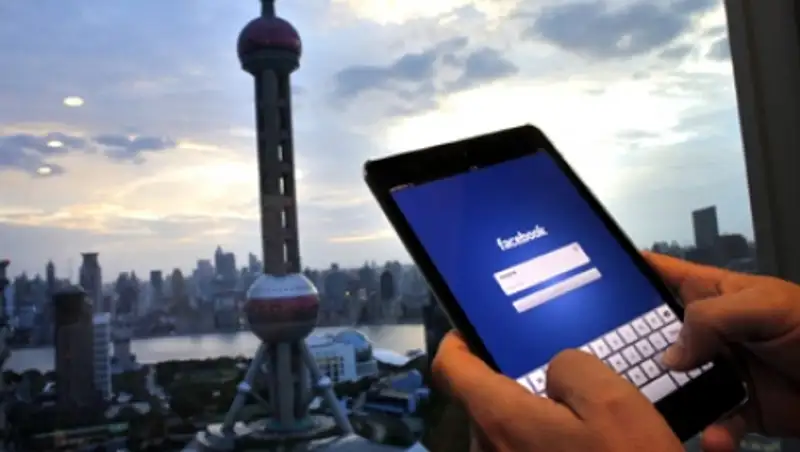 Китай разблокирует Twitter и Facebook