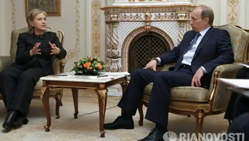 Хиллари Клинтон: Путин широко раздвигает ноги