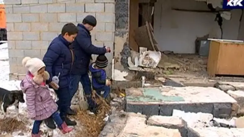 Семья с тремя детьми осталась без дома в Алматинской области