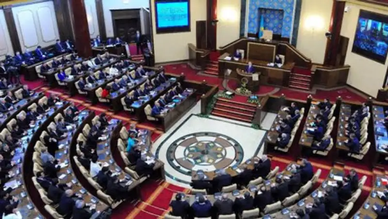 Парламент принял поправки в республиканский бюджет 2017 года