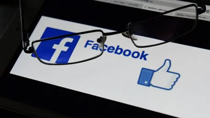 Пользователь показал необычную функцию Facebook c помощью "поста-иллюзии"