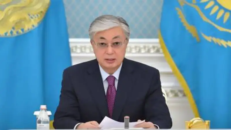 Токаев поблагодарил медиков за работу