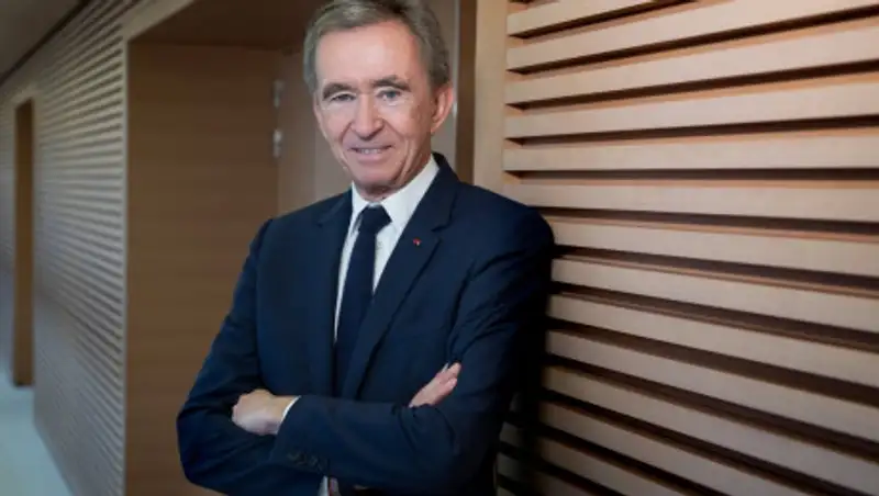 Третий "стомиллиардер" появился в мире