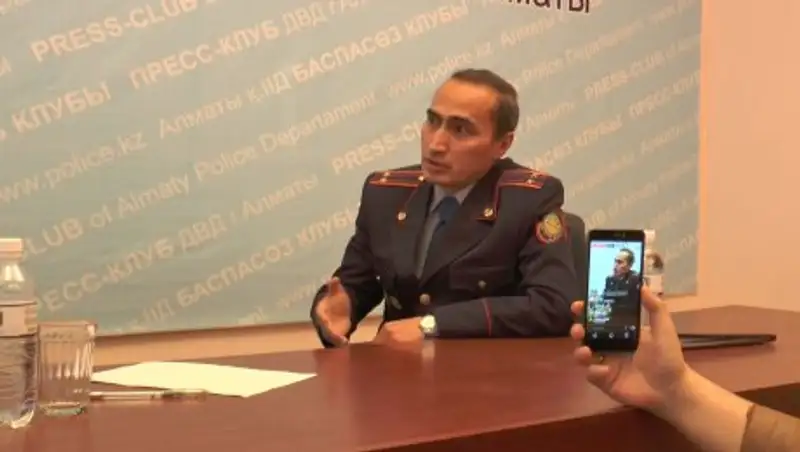 Полицейские Алматы выходят в прямой эфир в Instagram