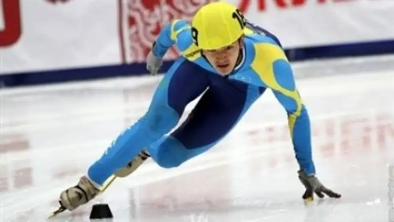 Казахстанец выиграл золото на этапе Кубка мира по шорт-треку 
