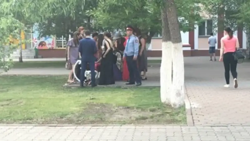 Выпускницам в Костанае потребовалась помощь врачей